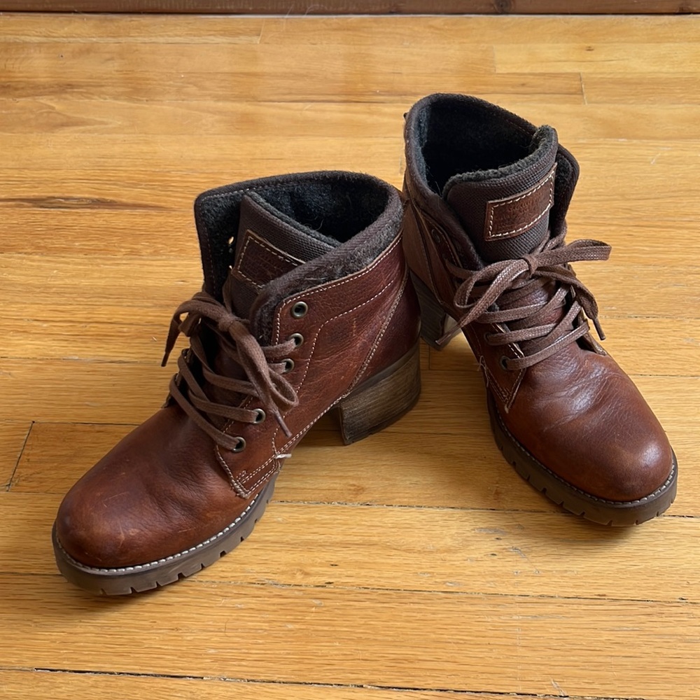 BullBoxer Cassie Leather Ankle Boots